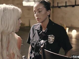 Kenzie Reeves diliwat oleh polis lesbian di dalam garaj