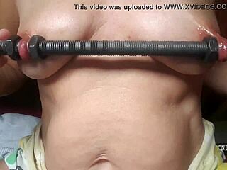 Kinky BDSM-action med Nippleringlovers ekstreme brystvortspil og fitteudstrækning