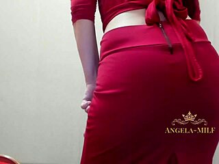 앙젤라, 거대한 엉덩이 MILF가 흥분되는 속옷으로 섹시한 움직임과 몬스터 을 보여준다