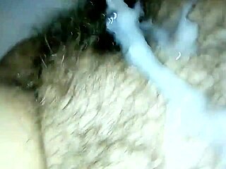 Amatörpar hemmagjord video i HD närbild av creampie