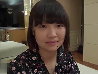 Японска красавица става непослушна в нецензурирано любителско видео