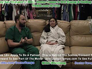 Jasmine Rose se somete a un humillante examen ginecológico con la enfermera Stacy Shepard en una película física de entrada a la Universidad de Tampa