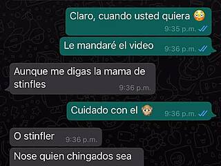 Remaja perempuan Mexico berbual dengan teman wanita Oscar di WhatsApp