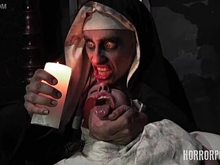 Hardcore analsex med en monsterlig nunna i kostym