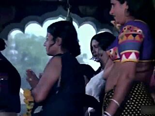 Bollywood's Zeenat aman stars in a naked scene of Satyam Shivam Sundaram