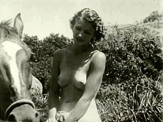Dark Lantern Entertainment esittelee vintage-pornovideon, jossa on naisia ja eläimiä salaisessa elämässäni