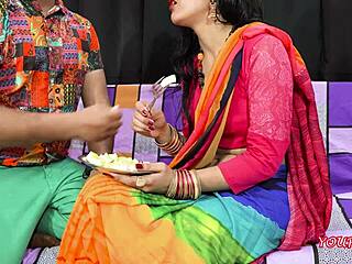 Fratele vitreg indian și sora vitregă se angajează în discuții murdare în timpul sexului anal