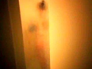 Nøgen på badet med en hemmelig spion