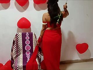 Uma indiana vestida de vermelho com um sari vermelho comemora o aniversário com grandes seios desi