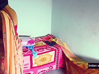 Бхабхи, младоженка, продиже своју девствену пичку