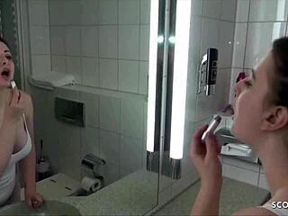 독일 의 의붓 형제 와 의붓 자매 는 금기 된 욕실 섹스에 참여 합니다