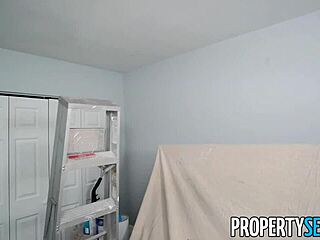 Aranyos szőke festővel szexel Propertysex videóban