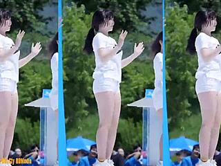Koreli dansçı, baştan çıkarıcı hareketleriyle Phai dau'ya saygı gösteriyor