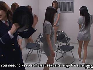 일본 여학생들이 비밀리에 아날 훈련을 받는다