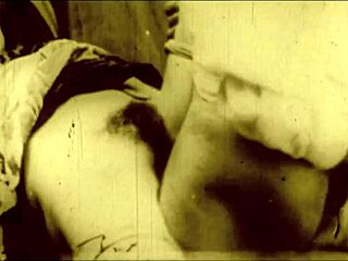 Milf a chlupatá: Vintage anglická sbírka porna