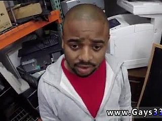 Gay pawnshop gives a free blowjob and anal hook for chumps
